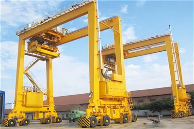 Козлов кран с гумени гуми